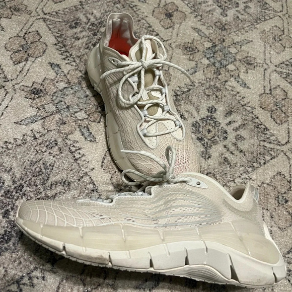 Reebok Zig Kinetica II Women's Chalk Grey Orange Flare Running Shoes - Picture 7 of 10